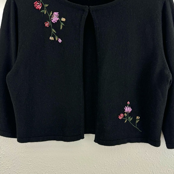 Vintage 90s Black Cashmere Wool Silk Beaded Floral Quarter Sleeve Cropped Shrug - Picture 4 of 13